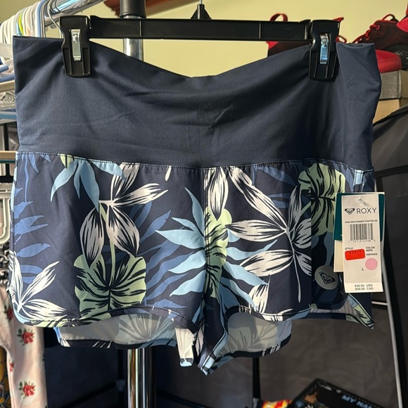 Roxy Swim Shorts NWT Large - Picture 1 of 4
